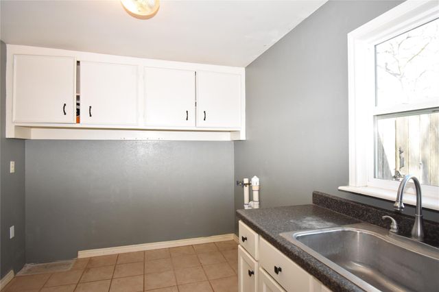 115 Neal Road, Wharton, TX 77488