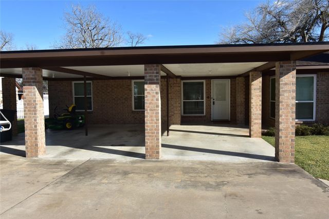 115 Neal Road, Wharton, TX 77488