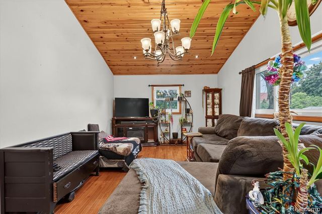 17 E 17 E White Lake Dr, Twin Lakes, Mi 49457 Drive, Twin Lake, MI 49457