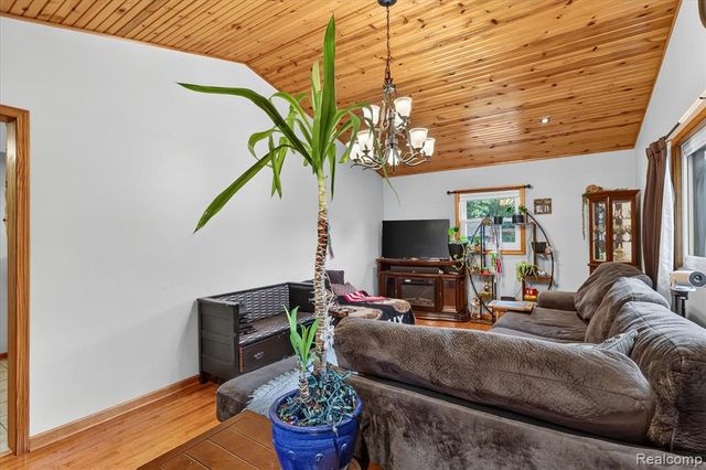 17 E 17 E White Lake Dr, Twin Lakes, Mi 49457 Drive, Twin Lake, MI 49457