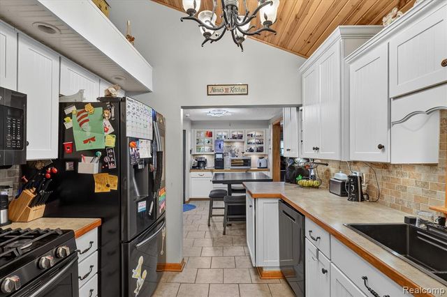17 E 17 E White Lake Dr, Twin Lakes, Mi 49457 Drive, Twin Lake, MI 49457