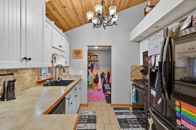 17 E 17 E White Lake Dr, Twin Lakes, Mi 49457 Drive, Twin Lake, MI 49457