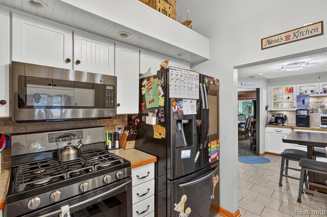 17 E 17 E White Lake Dr, Twin Lakes, Mi 49457 Drive, Twin Lake, MI 49457