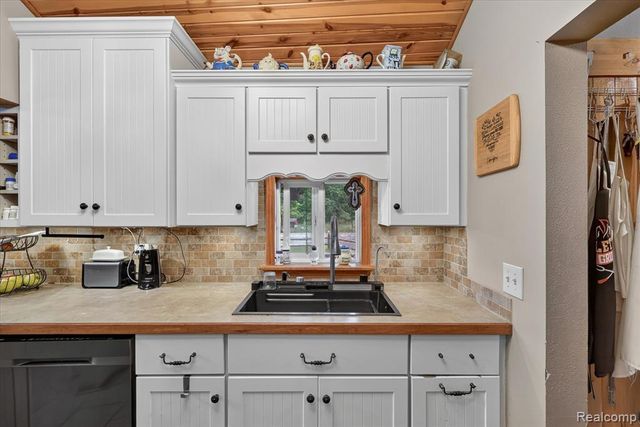 17 E 17 E White Lake Dr, Twin Lakes, Mi 49457 Drive, Twin Lake, MI 49457
