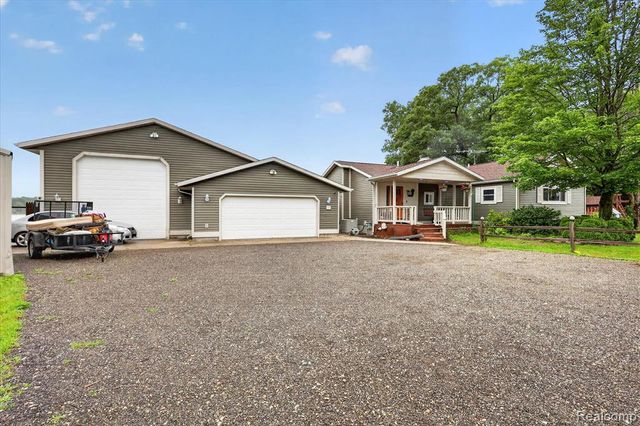 17 E 17 E White Lake Dr, Twin Lakes, Mi 49457 Drive, Twin Lake, MI 49457