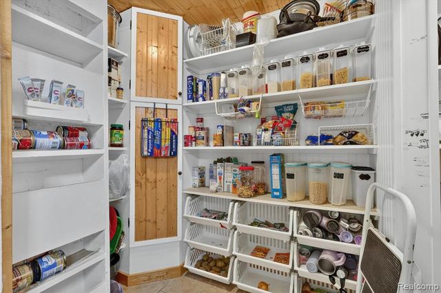 17 E 17 E White Lake Dr, Twin Lakes, Mi 49457 Drive, Twin Lake, MI 49457