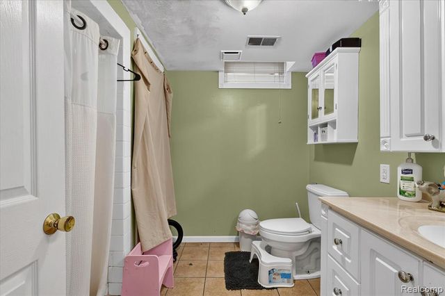 17 E 17 E White Lake Dr, Twin Lakes, Mi 49457 Drive, Twin Lake, MI 49457