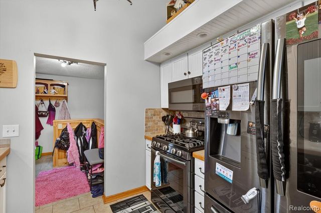 17 E 17 E White Lake Dr, Twin Lakes, Mi 49457 Drive, Twin Lake, MI 49457