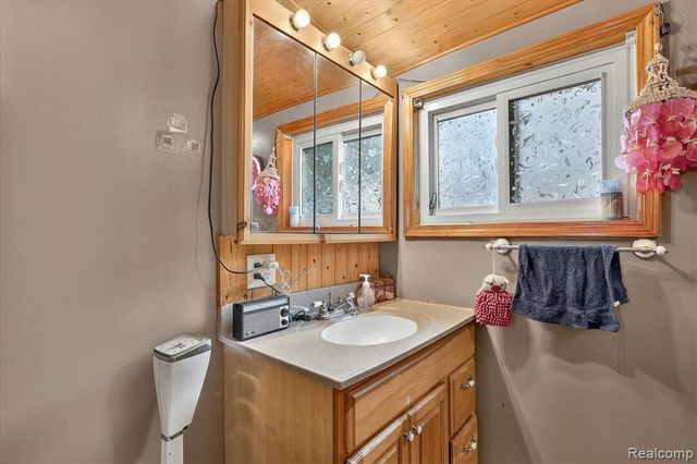 17 E 17 E White Lake Dr, Twin Lakes, Mi 49457 Drive, Twin Lake, MI 49457