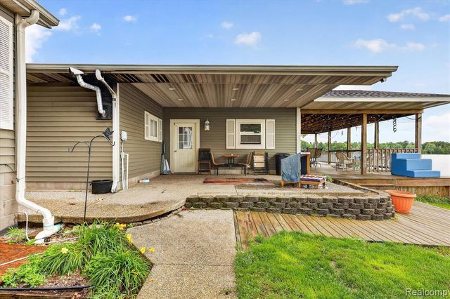 17 E 17 E White Lake Dr, Twin Lakes, Mi 49457 Drive, Twin Lake, MI 49457