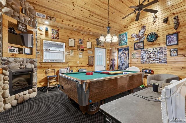 17 E 17 E White Lake Dr, Twin Lakes, Mi 49457 Drive, Twin Lake, MI 49457