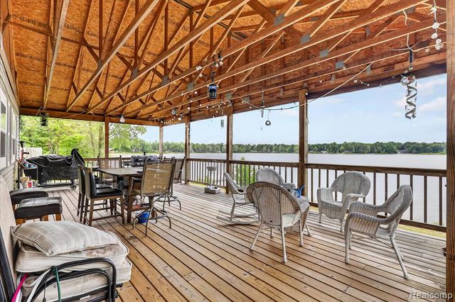 17 E 17 E White Lake Dr, Twin Lakes, Mi 49457 Drive, Twin Lake, MI 49457