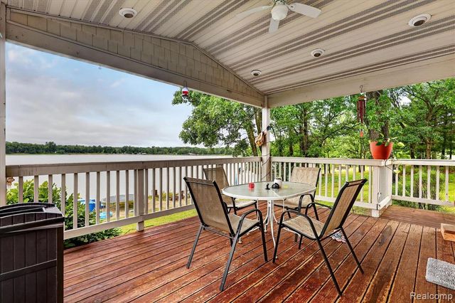 17 E 17 E White Lake Dr, Twin Lakes, Mi 49457 Drive, Twin Lake, MI 49457