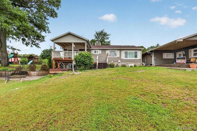 17 E 17 E White Lake Dr, Twin Lakes, Mi 49457 Drive, Twin Lake, MI 49457