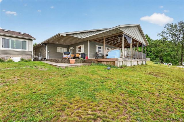 17 E 17 E White Lake Dr, Twin Lakes, Mi 49457 Drive, Twin Lake, MI 49457