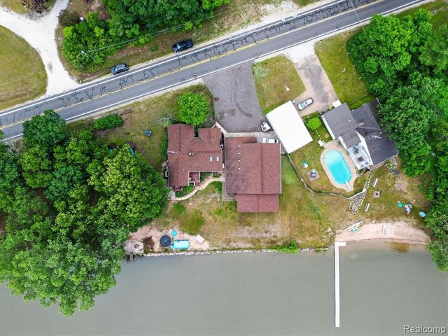 17 E 17 E White Lake Dr, Twin Lakes, Mi 49457 Drive, Twin Lake, MI 49457