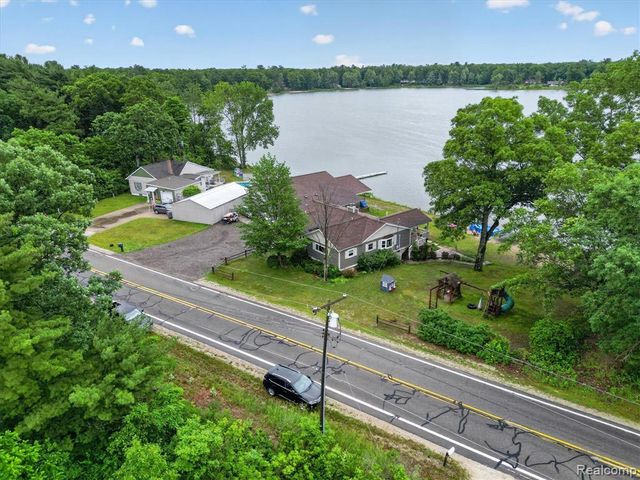 17 E 17 E White Lake Dr, Twin Lakes, Mi 49457 Drive, Twin Lake, MI 49457