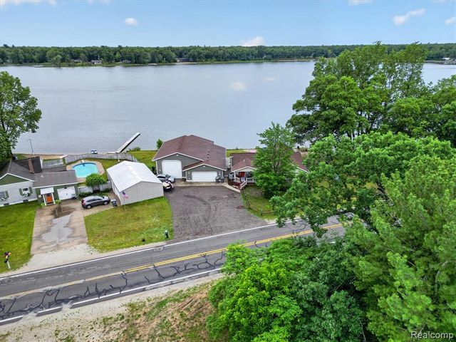 17 E 17 E White Lake Dr, Twin Lakes, Mi 49457 Drive, Twin Lake, MI 49457
