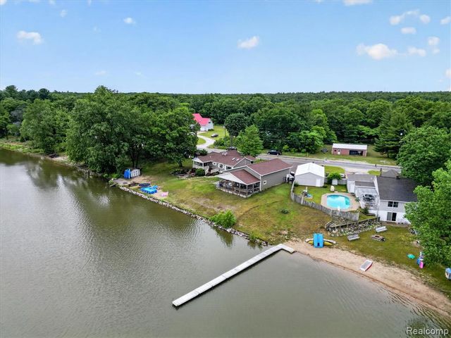 17 E 17 E White Lake Dr, Twin Lakes, Mi 49457 Drive, Twin Lake, MI 49457