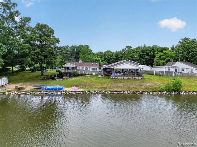 17 E 17 E White Lake Dr, Twin Lakes, Mi 49457 Drive, Twin Lake, MI 49457