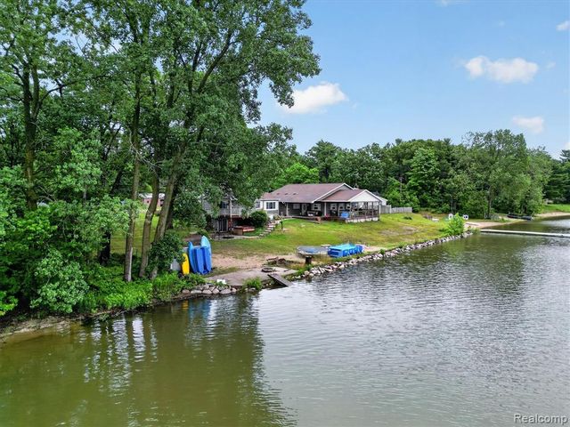 17 E 17 E White Lake Dr, Twin Lakes, Mi 49457 Drive, Twin Lake, MI 49457