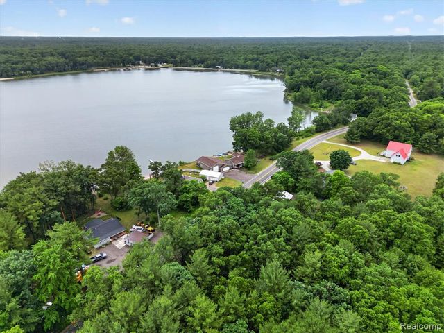 17 E 17 E White Lake Dr, Twin Lakes, Mi 49457 Drive, Twin Lake, MI 49457