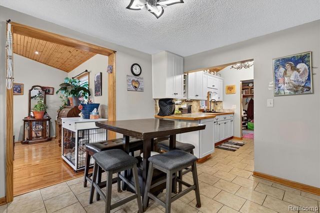 17 E 17 E White Lake Dr, Twin Lakes, Mi 49457 Drive, Twin Lake, MI 49457