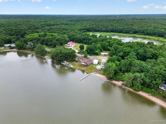 17 E 17 E White Lake Dr, Twin Lakes, Mi 49457 Drive, Twin Lake, MI 49457