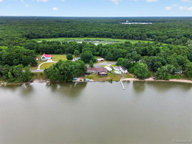 17 E 17 E White Lake Dr, Twin Lakes, Mi 49457 Drive, Twin Lake, MI 49457
