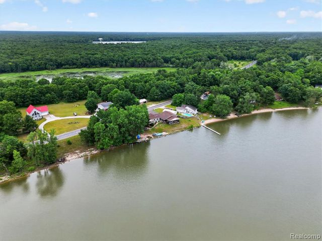 17 E 17 E White Lake Dr, Twin Lakes, Mi 49457 Drive, Twin Lake, MI 49457