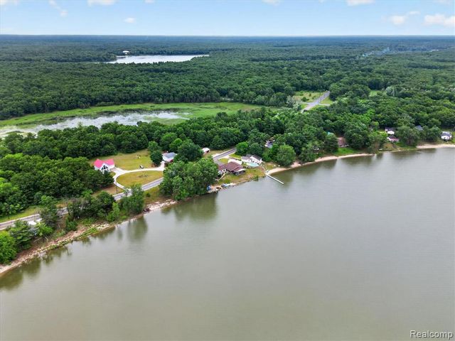 17 E 17 E White Lake Dr, Twin Lakes, Mi 49457 Drive, Twin Lake, MI 49457