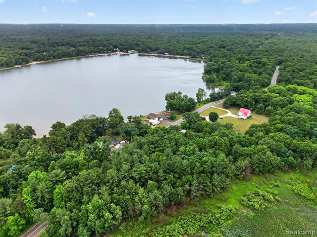 17 E 17 E White Lake Dr, Twin Lakes, Mi 49457 Drive, Twin Lake, MI 49457