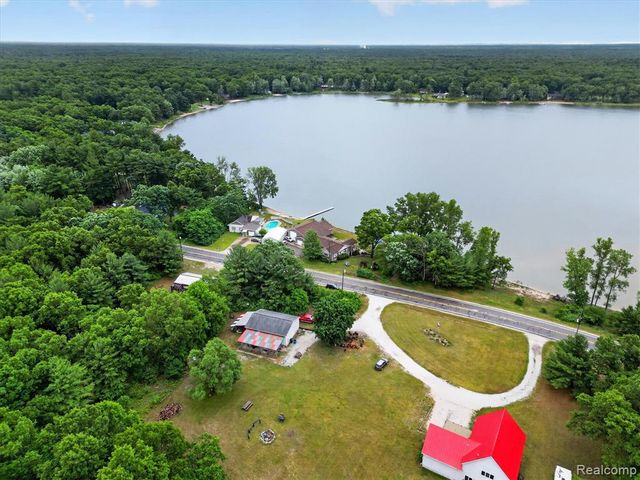 17 E 17 E White Lake Dr, Twin Lakes, Mi 49457 Drive, Twin Lake, MI 49457