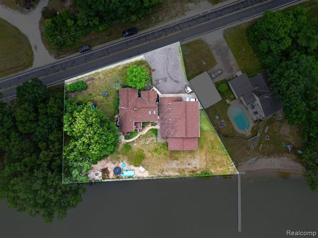 17 E 17 E White Lake Dr, Twin Lakes, Mi 49457 Drive, Twin Lake, MI 49457