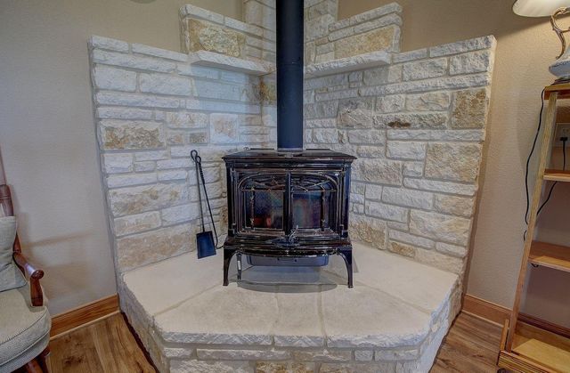 9414 Laird Road, Round Top, TX 78954