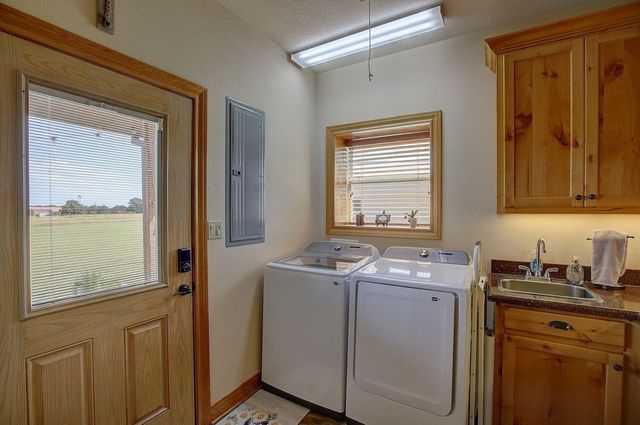 9414 Laird Road, Round Top, TX 78954