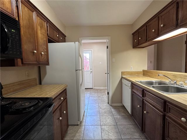 1342 Airline Drive, College Station, TX 77845