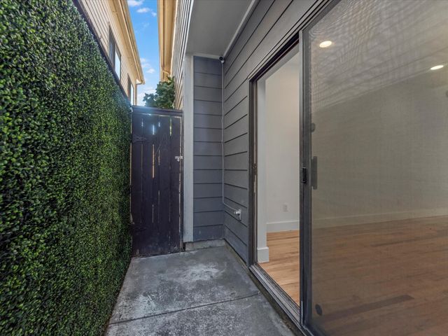 4421 Eigel Street, Houston, TX 77007