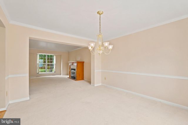 219 FOXBOROUGH DR SW, Leesburg, VA 20175