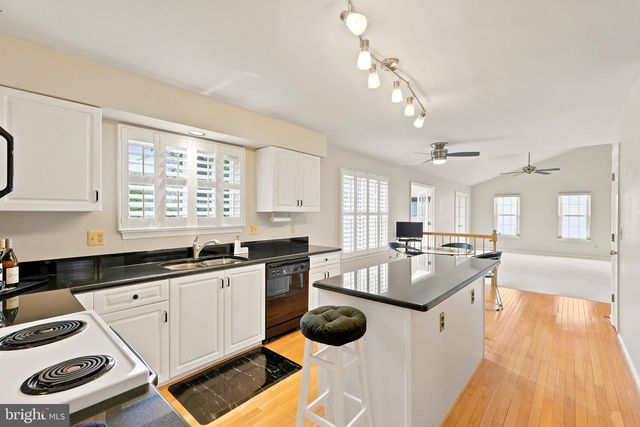 219 FOXBOROUGH DR SW, Leesburg, VA 20175
