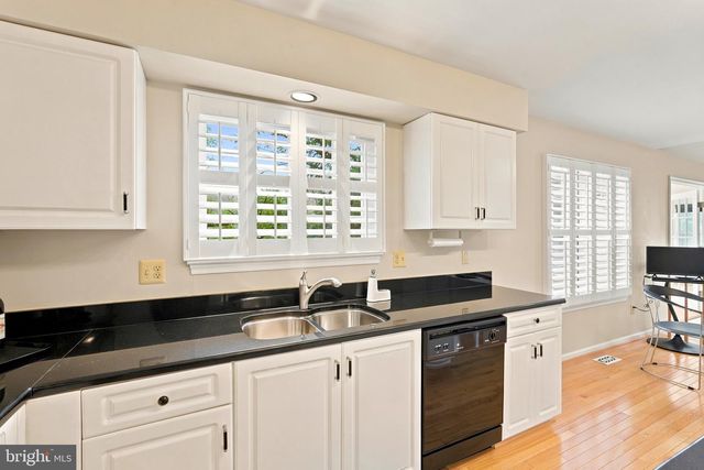 219 FOXBOROUGH DR SW, Leesburg, VA 20175
