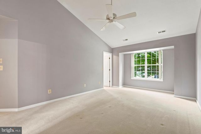 219 FOXBOROUGH DR SW, Leesburg, VA 20175