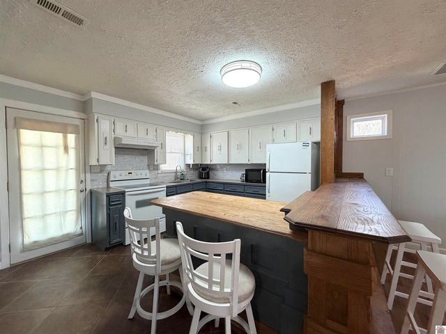 141 Beechwood Dr, Cadiz, KY 42211