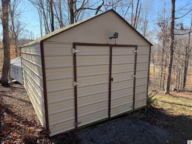 141 Beechwood Dr, Cadiz, KY 42211