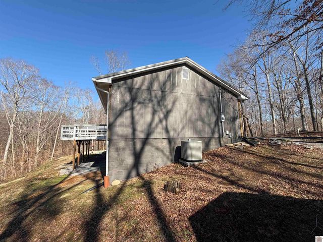 141 Beechwood Dr, Cadiz, KY 42211