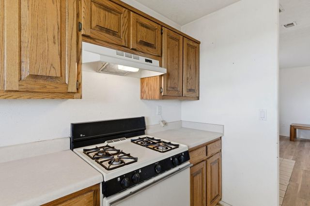 38 Sheba Place, Los Lunas, NM 87031