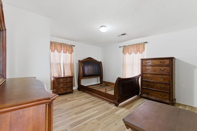 38 Sheba Place, Los Lunas, NM 87031