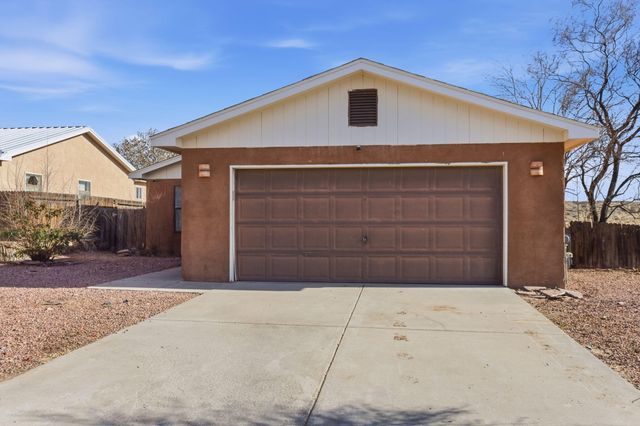 38 Sheba Place, Los Lunas, NM 87031
