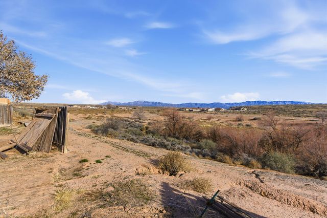 38 Sheba Place, Los Lunas, NM 87031