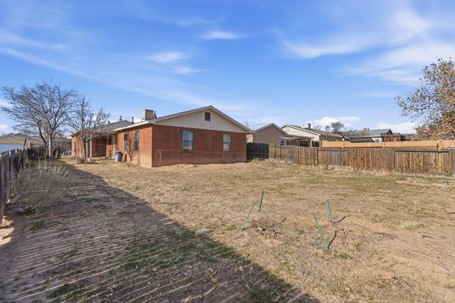 38 Sheba Place, Los Lunas, NM 87031